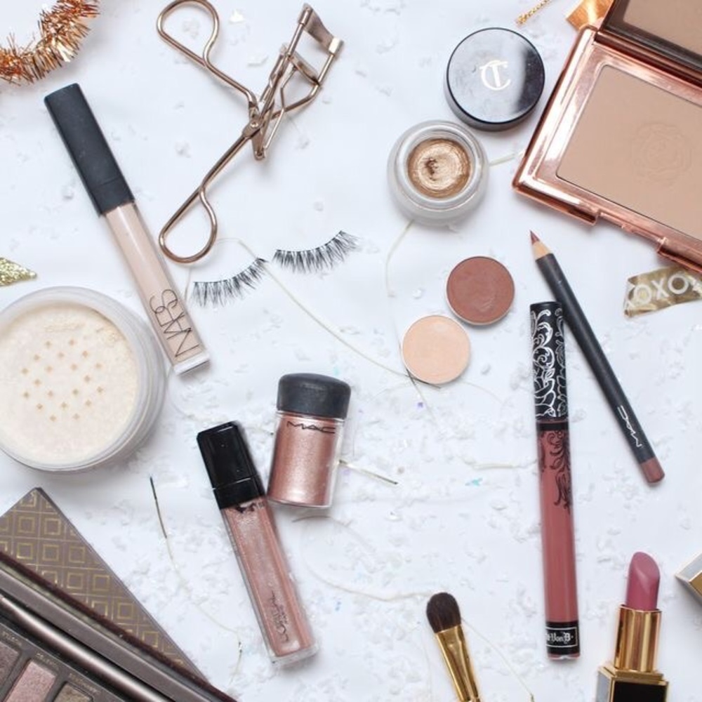 Holiday Makeup Gift Set - Picture 5 of 5